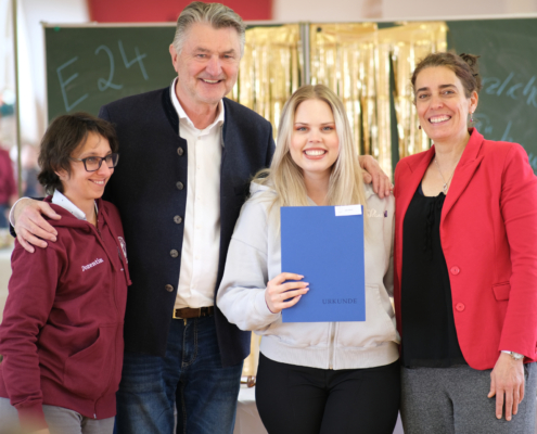 Zeugnisübergabe in der Aufbauklasse E24